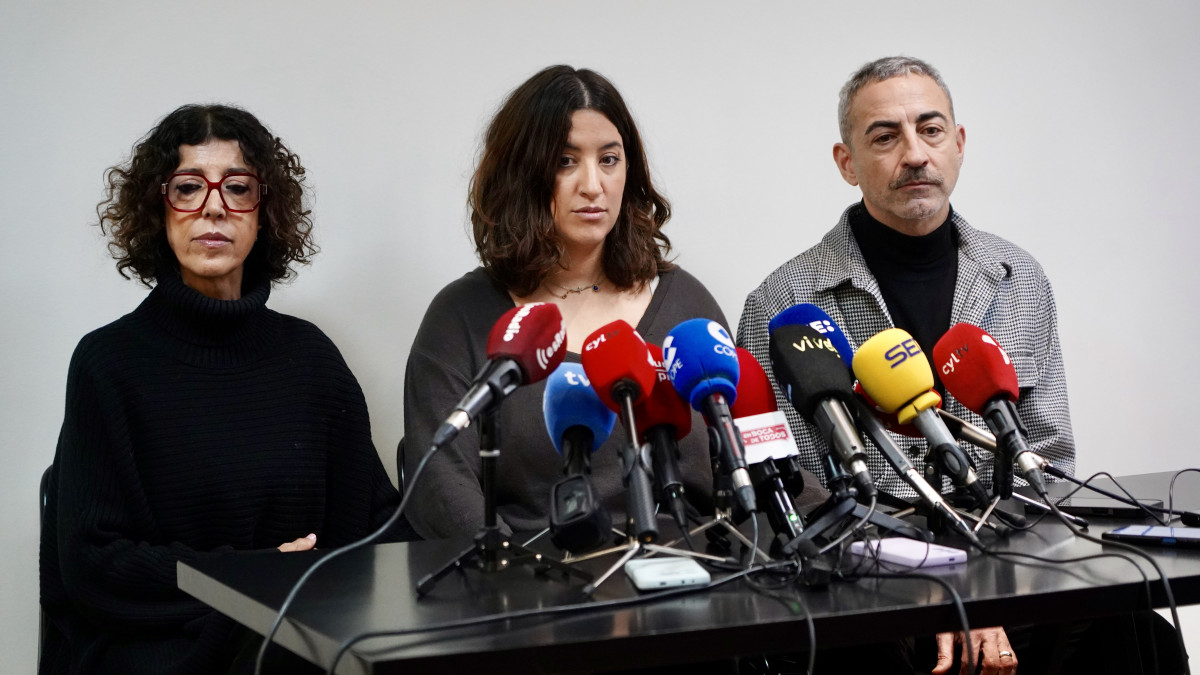 Imagen: ICAL. La familia de Sergio Delgado comparece ante los medios de comunicación.
