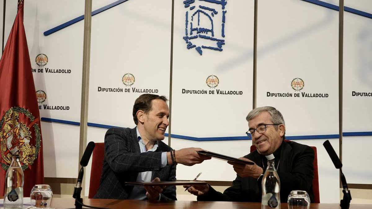 Imagen: ICAL. De izquierda a derecha: el presidente de la Diputación, Conrado Íscar, y el arzobispo de Valladolid, Luis Argüello.