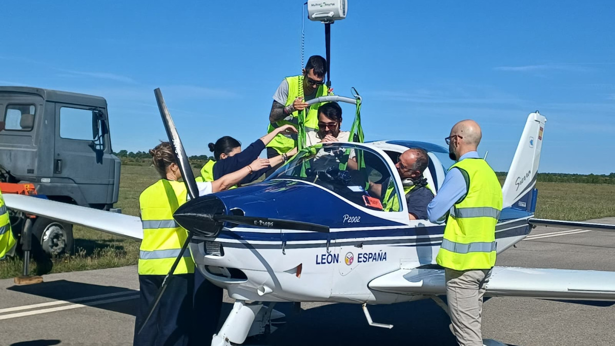 Imagen: Usuarios del CRE de San Andrés participan en la IX Jornada de Vuelo Adaptado en León / ICAL