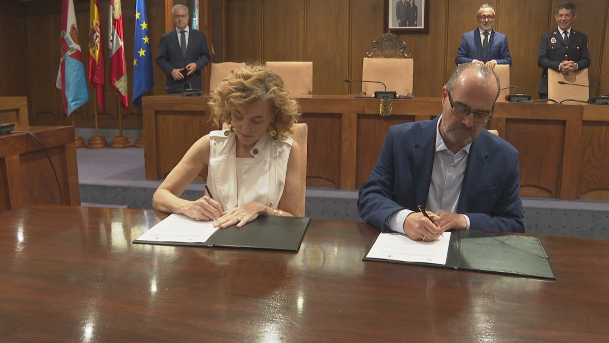 Imagen: Protocolo de colaboración entre el Ayuntamiento de Ponferrada y Consejería de educación