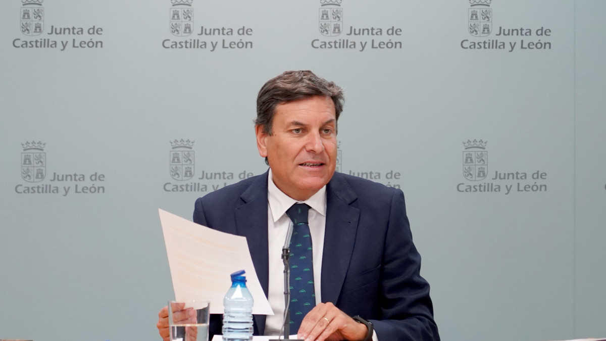 Imagen: ICAL. Carlos Fernández Carriedo, portavoz de la Junta de Castilla y León, defiende un modelo de inmigración vinculado al empleo en la rueda de prensa posterior al Consejo de Gobierno.
