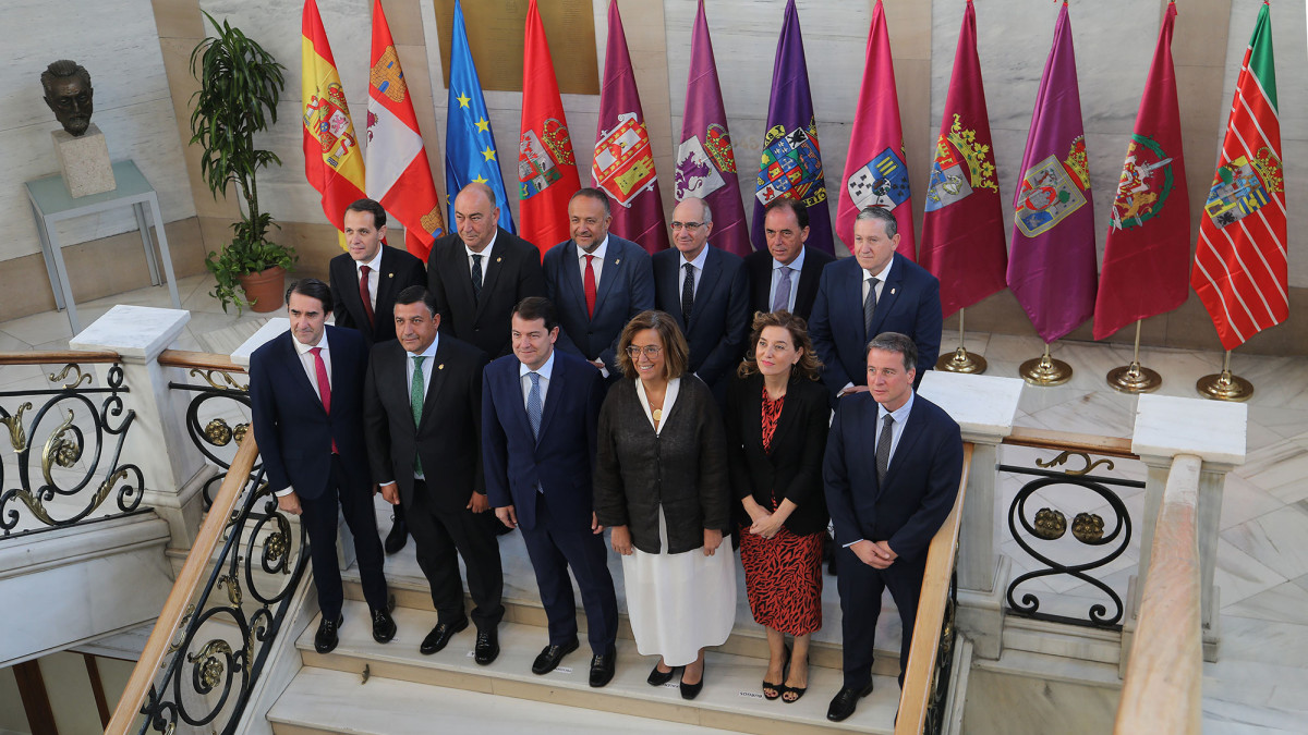 Imagen: ICAL. El presidente de la Junta, Alfonso Fernández Mañueco, anuncia la construcción de 1.000 viviendas públicas en colaboración con las nueve Diputaciones de la comunidad.