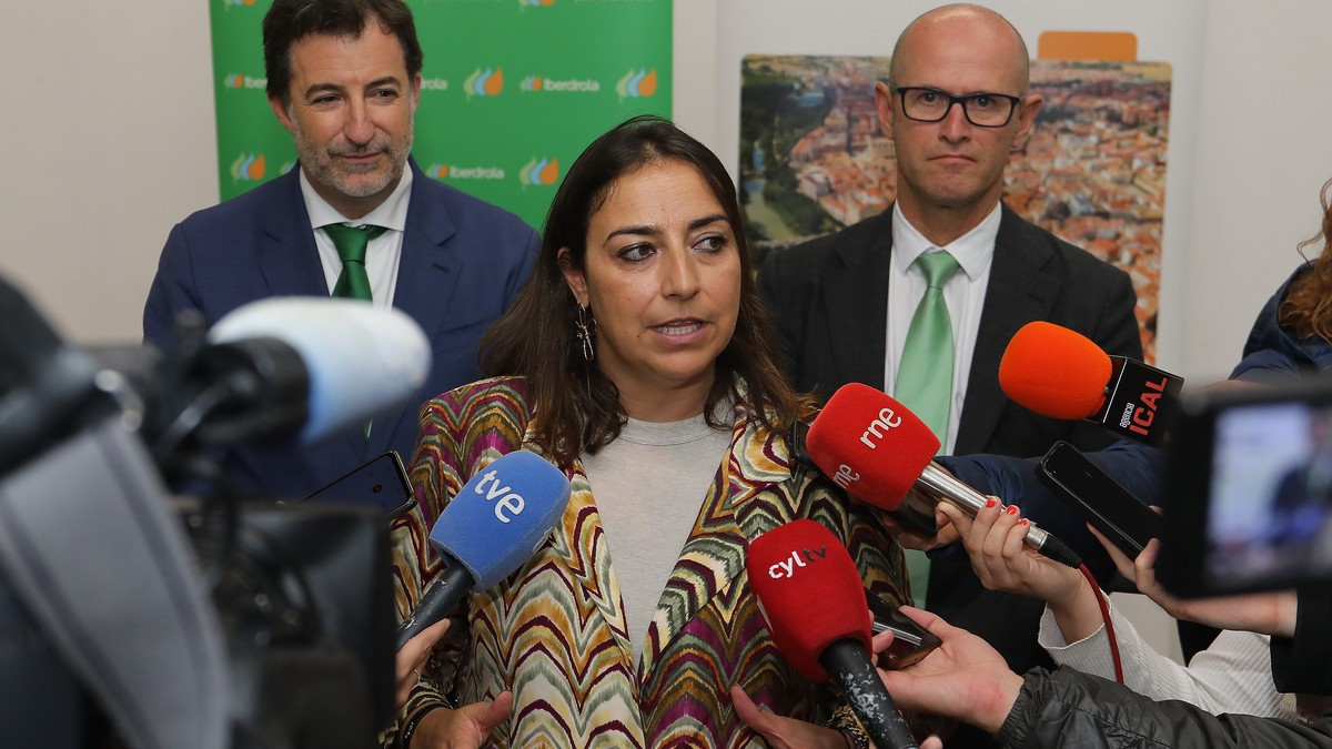 Imagen: ICAL.  La alcaldesa de Palencia, Miriam Andrés, habla de la decisión de Ferraz de anular la convocatoria de Primarias en el PSCyL.