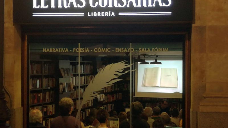 Imagen: La librería Letras Corsarias durante uno de sus actos.