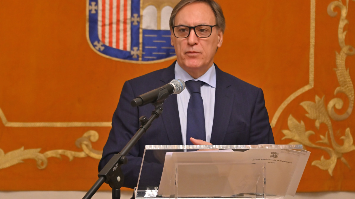 Imagen: El Alcalde de Salamanca, Carlos García Carbayo, durante la presentación de los presupuestos.