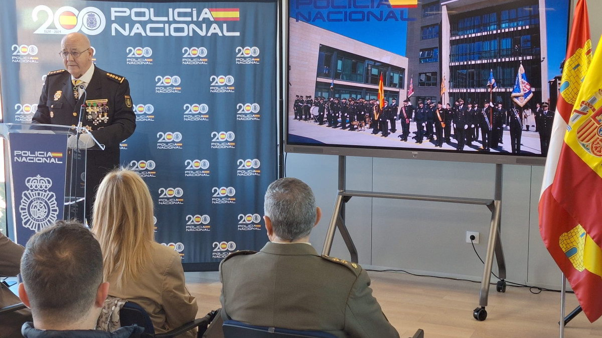 Imagen: En la imagen, Francisco Moñux, comisario principal jefe de la Comisaría Provincial de la Policía Nacional en Soria, durante su discurso. 