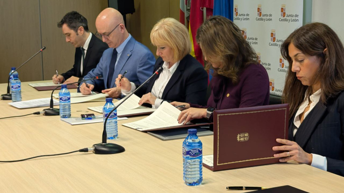 Imagen: esRadio CyL| Firma del acuerdo Incofi entre la Junta de Castilla y León y las universidades públicas de la región.