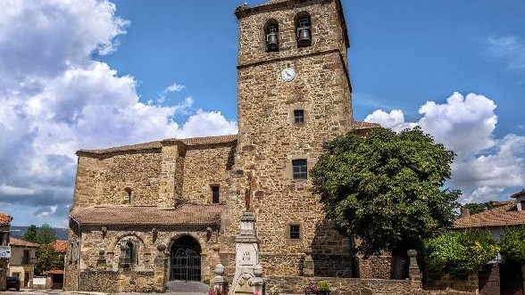 Imagen: En la imagen, la iglesia parroquial de Santa Lucía, de estilo gótico, en Almarza.