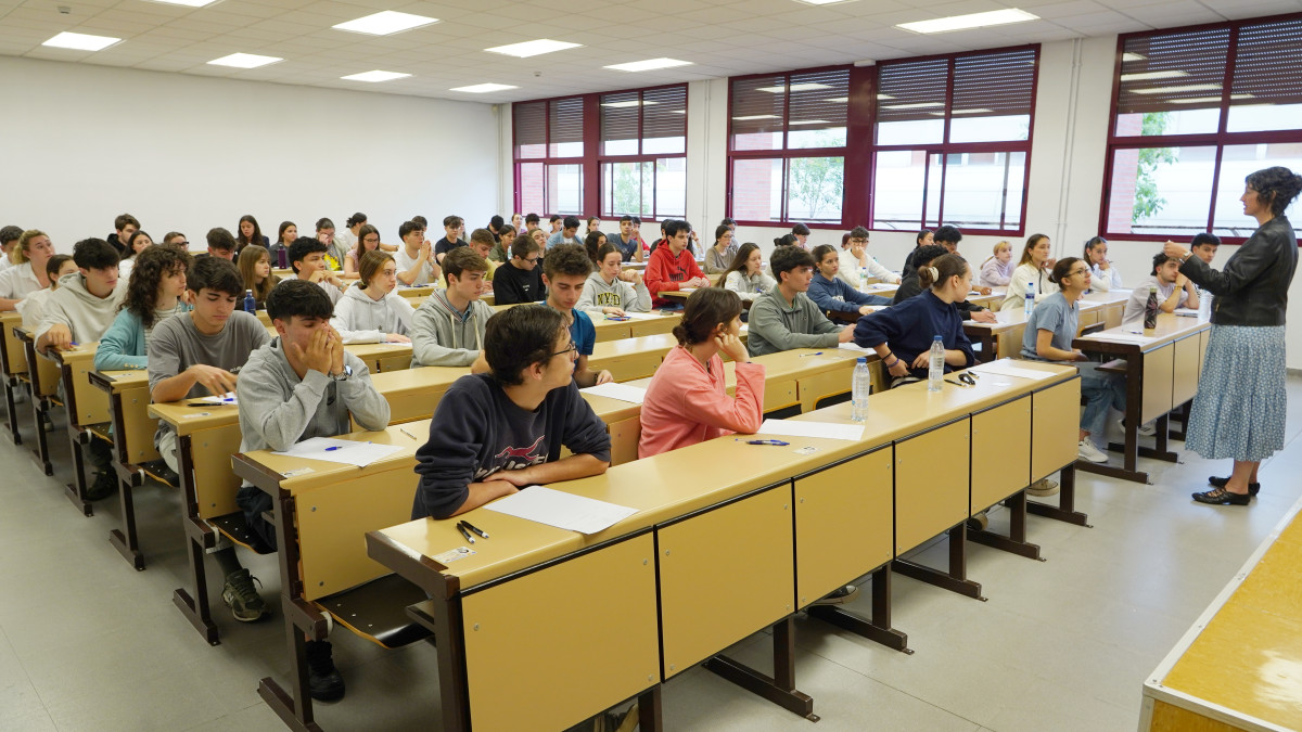 Imagen: ICAL. Estudiantes de segundo de bachillerato realizan las Pruebas de Acceso a la Universidad.