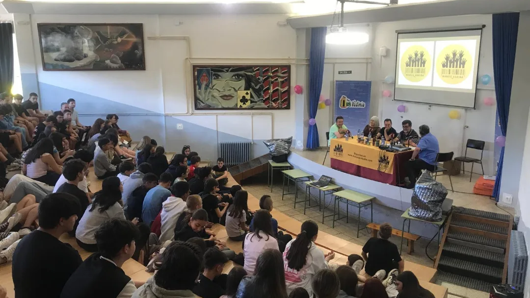 Imagen: Programa especial de Manos Arriba de EsRadio León desde el I.E.S Vadinia en Cistierna