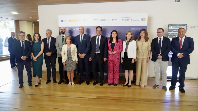 Imagen: El secretario de Estado de Telecomunicaciones e Infraestructuras Digitales, Antonio Hernando Vera, preside la inauguración de la décima edición del Cybersecurity Summer BootCamp 2025 / ICAL.