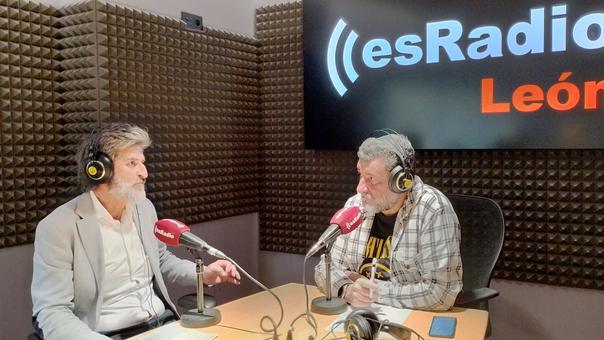 Imagen:  Álvaro Martín, del equipo de marketing de Chiloverg León, durante la entrevista en el programa Manos Arriba