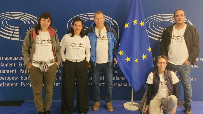 Imagen: Miembros de OncoBIerzo, en el Parlamento Europeo