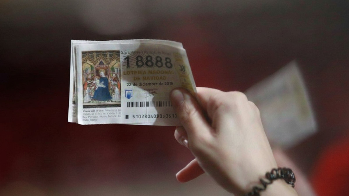 Imagen: Décimo con un número del sorteo. / Foto: esRadio CyL