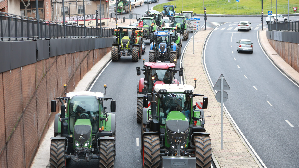 Imagen: ICAL. Tractoradas en Zamora para mostrar el rechazo a Mercosur.