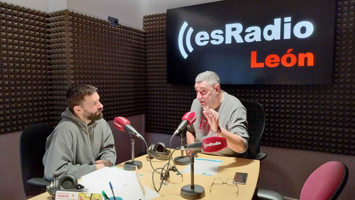 Imagen: , Jorge Gutiérrez, presidente de la Asociación de Talleres de Reparación de Vehículos de León, durante la entrevista en Manos Arriba