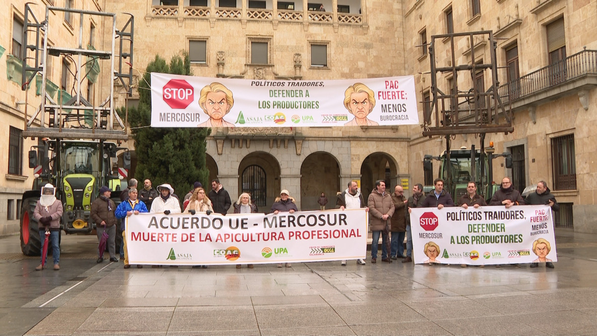 Imagen: Protesta de los apicultores salmantinos por el tratado con Mercosur