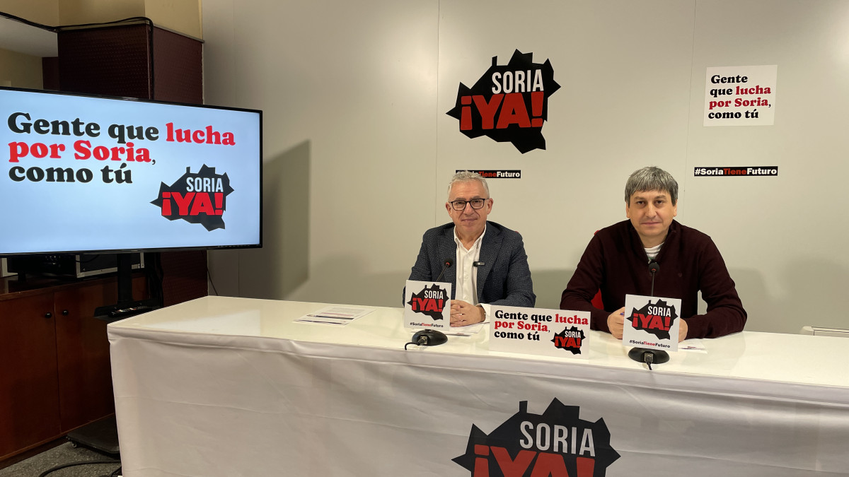Imagen: Ángel Ceña y Toño Palomar, procuradores de Soria ¡YA!, durante la rueda de prensa. 