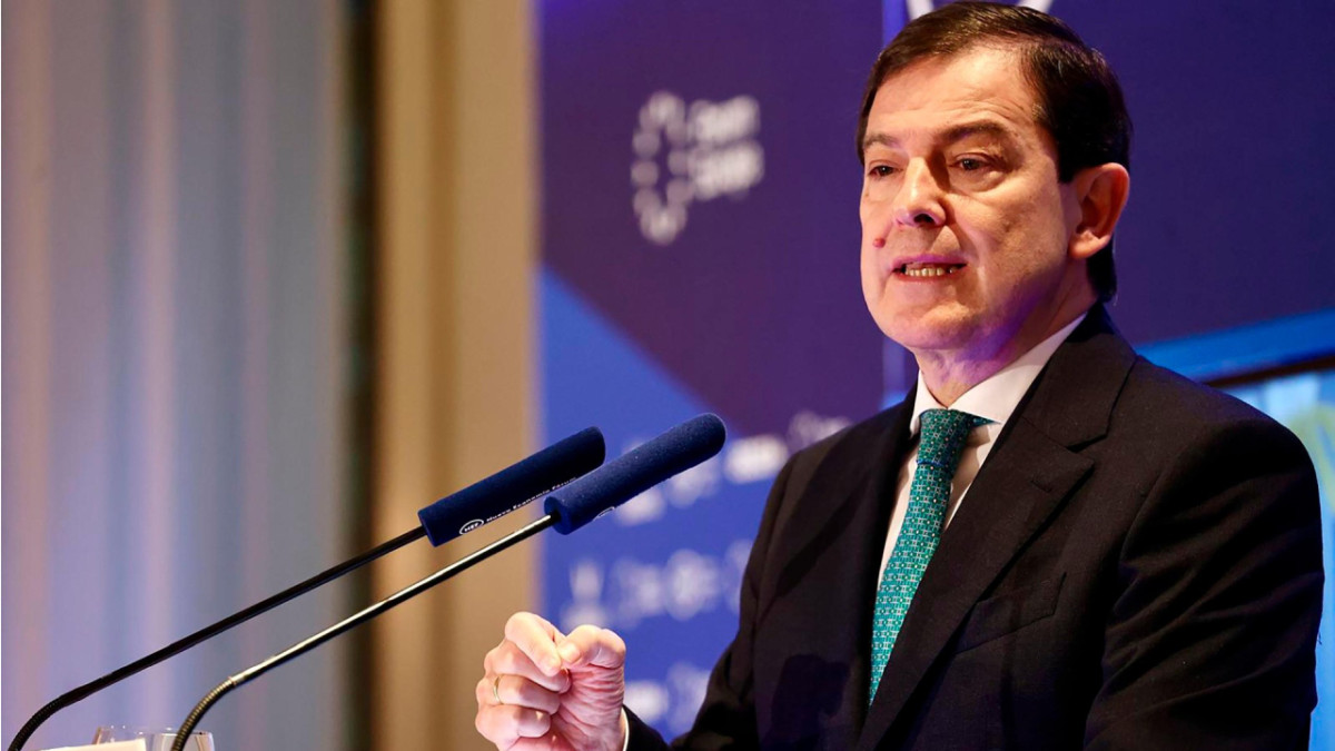 Imagen: Alfonso Fernández Mañueco durante la presentación del programa fiscal en el desayuno informativo de Nueva Economía Fórum en Madrid