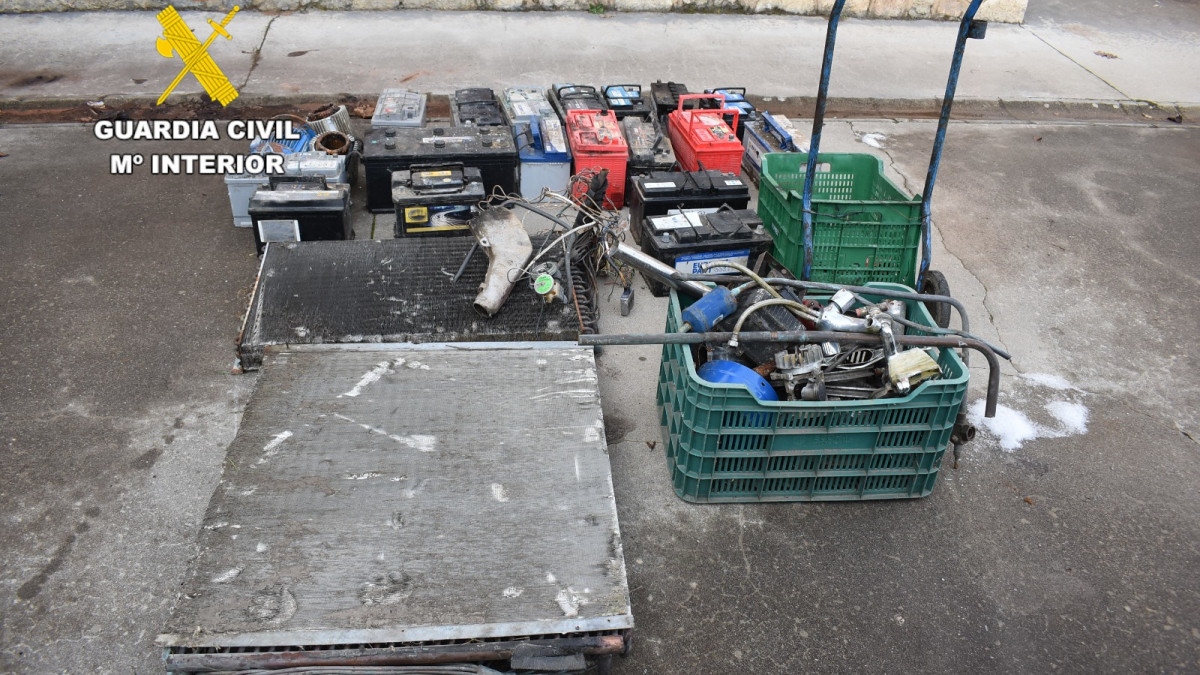 Imagen: Efectos sustraídos en una granja avícola ubicada en el municipio de La Robla
