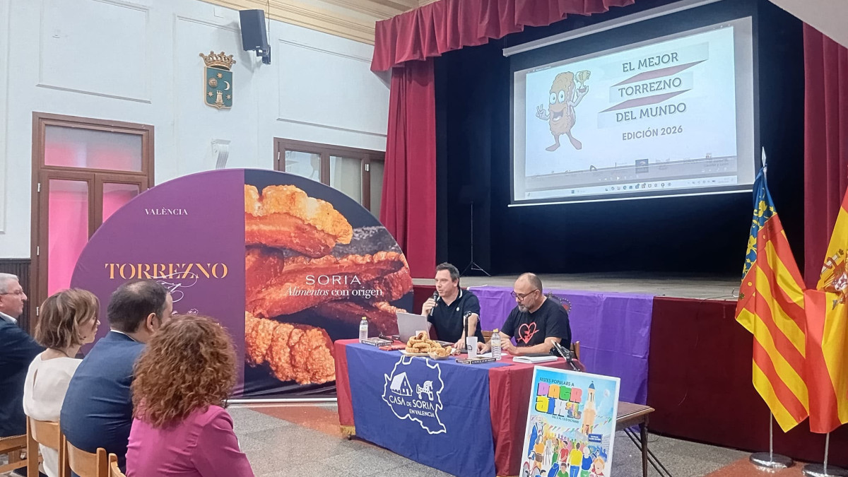 Imagen: Presentación oficial a cargo de David Berrojo, presidente de la Casa de Soria en Valencia. 