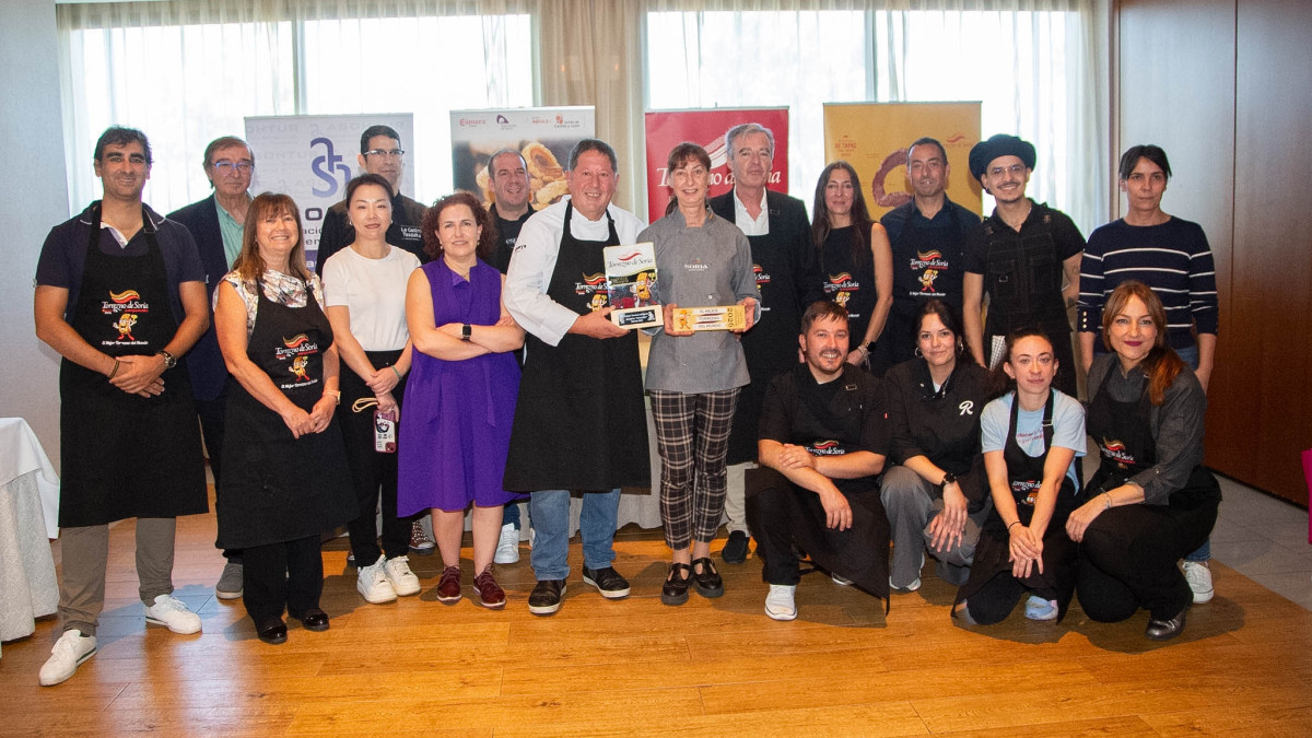 Imagen: Foto grupal con los diez finalistas en la categoría Innovación.
