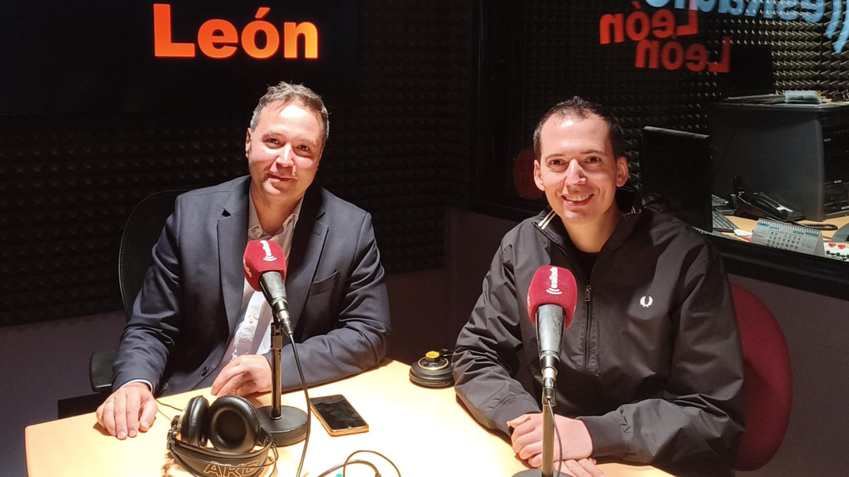 Imagen: Fran del Río, Director del FID León durante la entrevista en Es Radio León