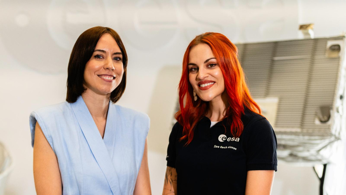 Imagen: La ministra de Ciencia, Innovación y Universidades, Diana Morant, junto a Sara García