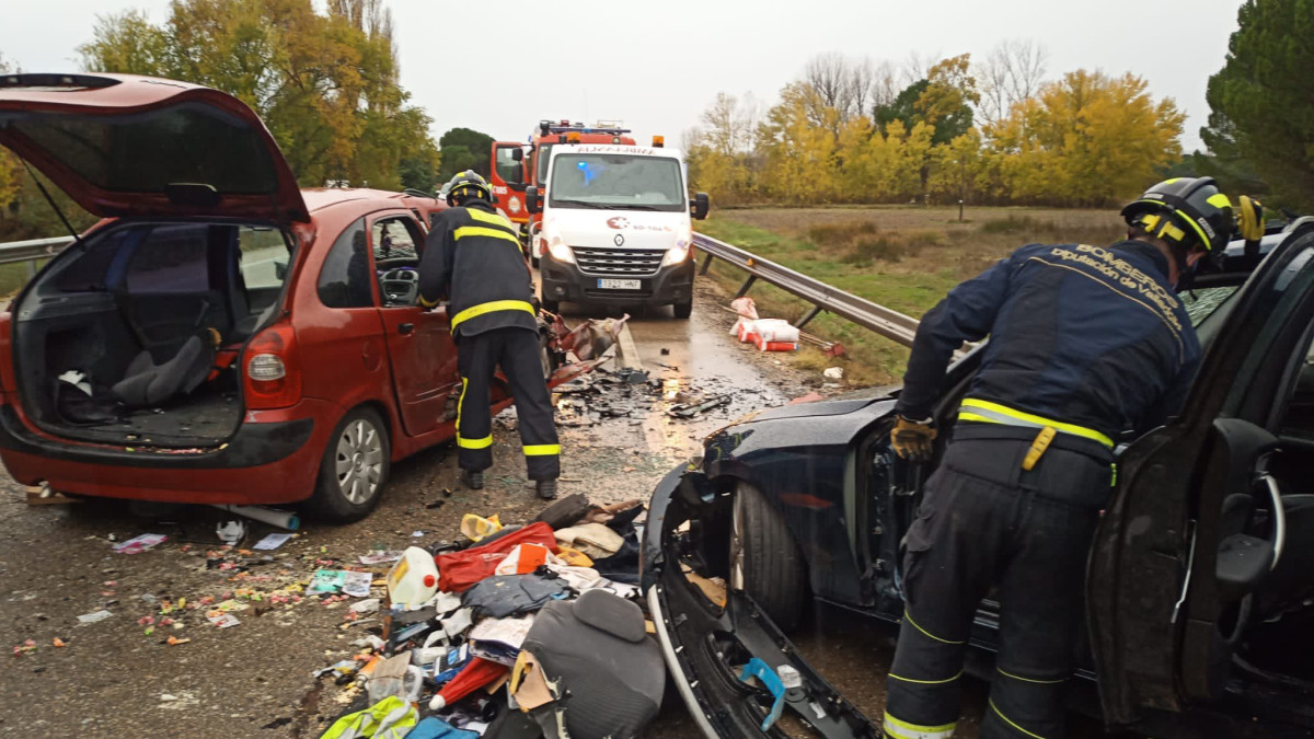 Imagen: ICAL. Accidente de tráfico en la N-122 a la altura de Sardón de Duero, Valladolid.