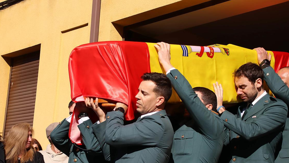 Imagen:  Funeral en Nogarejas, León por el guardia civil David Pérez Carracedo asesinado en Barbate