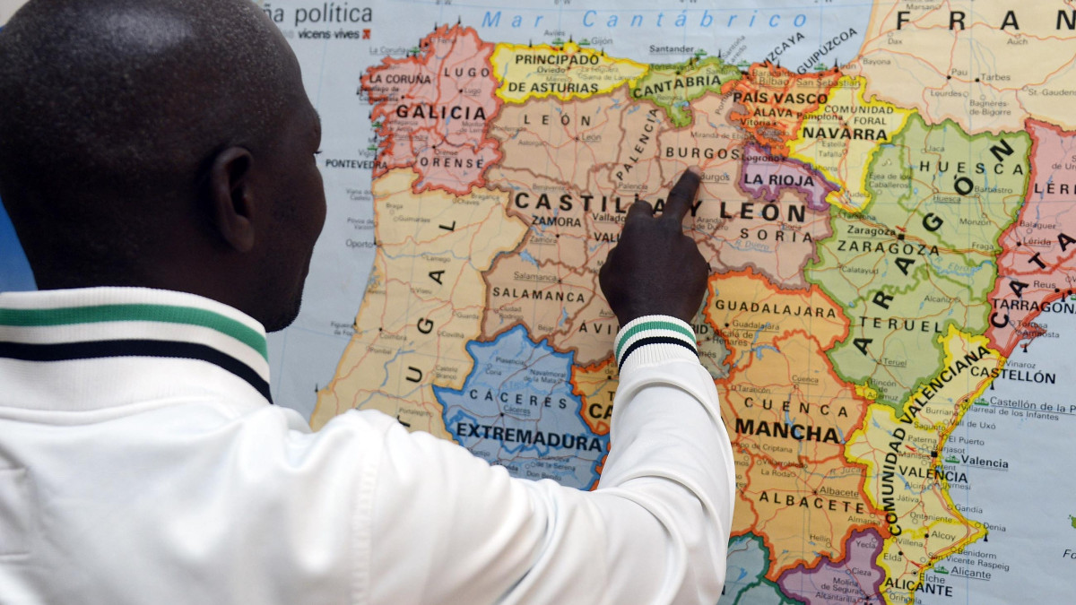 Imagen: ICAL. Migrante recibe formación en Castilla y León.