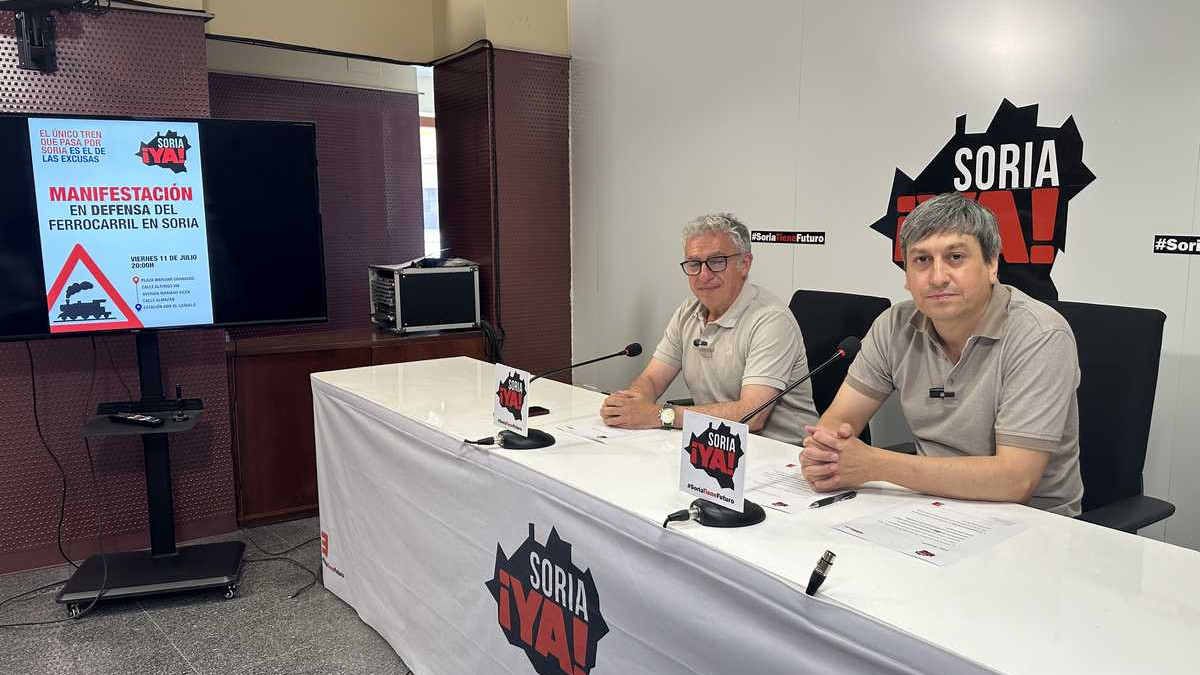 Imagen: Ángel Ceña y Toño Palomar, procuradores de Soria ¡YA!, durante la rueda de prensa. 