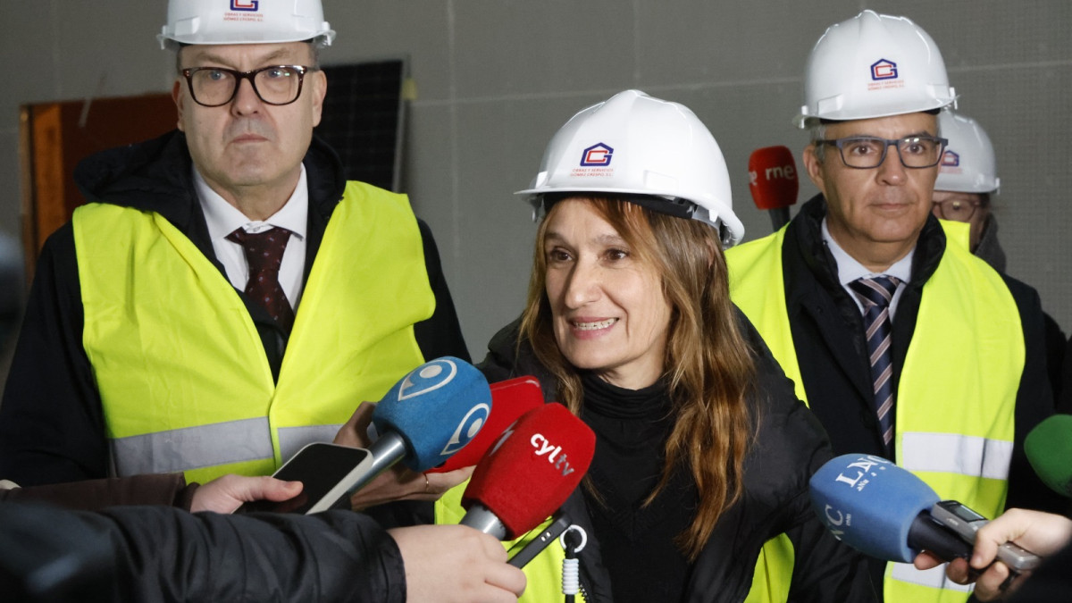 Imagen: - La consejera de Educación, Rocío Lucas, visita las obras del nuevo Conservatorio Profesional de Música de León