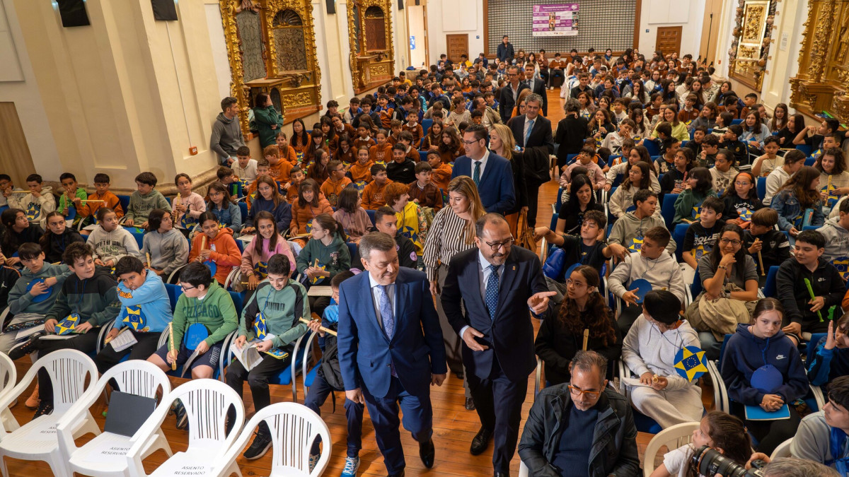 Imagen: El consejero de la Presidencia en funciones, Luis Miguel González Gago, participa en el acto de celebración del Día de Europa en Castilla y León, organizado por el Centro Europe Direct Castilla y León Rural.