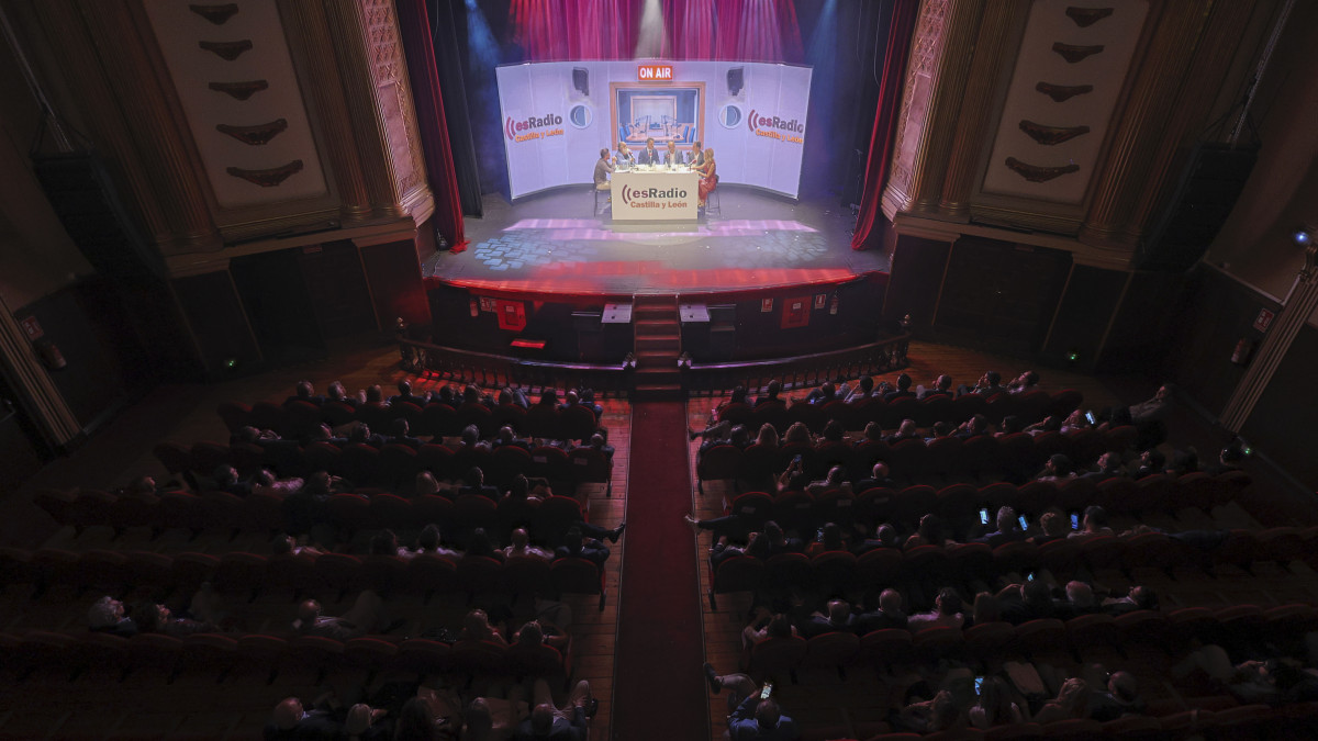 Imagen: Plano cenital del Teatro Carrión de Valladolid durante la noche del 30 de septiembre.