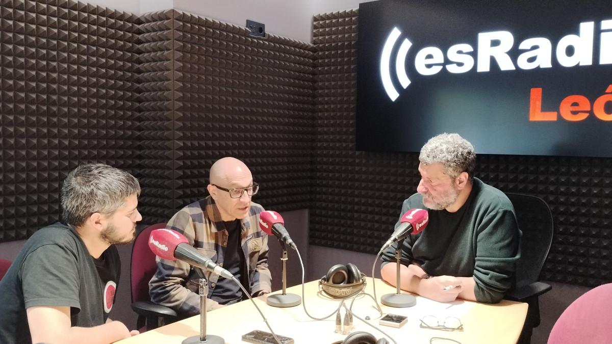 Imagen: Gabriel García y Fernando Carnero, representantes de la Asociación de Comerciantes León Oeste, durante la entrevista en Manos Arriba