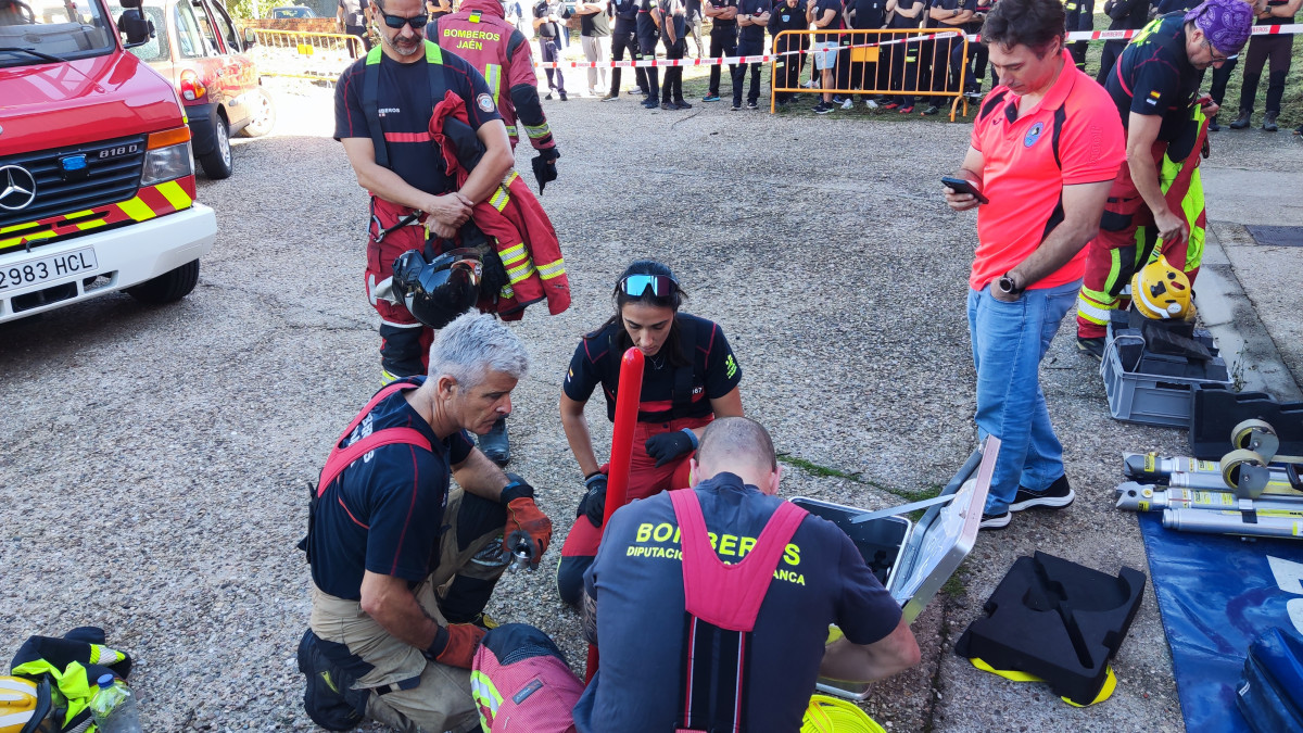 Imagen: Uno de los talleres realizados durante el desarrollo de las Jornadas de Bomberos de Béjar