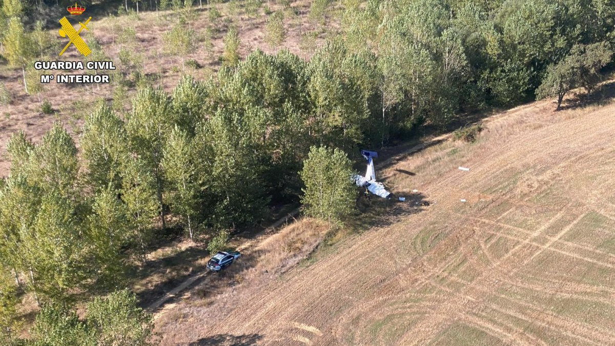Imagen: Guardia Civil Palencia |  Fotografía a vista de dron del lugar del impacto de la avioneta