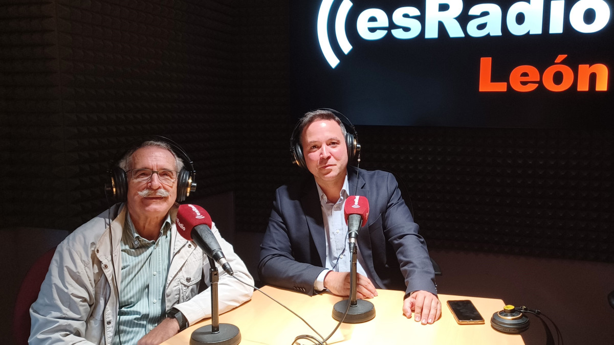 Imagen: Estanislao de Luis, Presidente de la Asoc. Esp. contra en Cáncer en una entrevista con Arturo Martínez, Director de 'Es la Mañana de León'