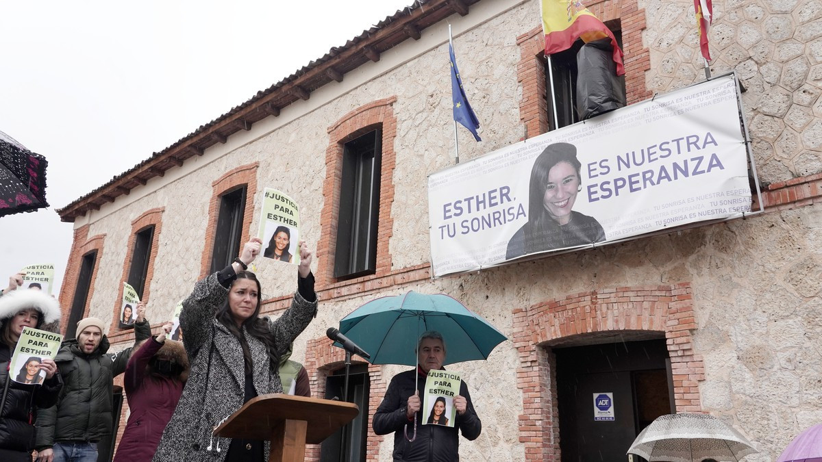 Imagen: ICAL. La localidad vallisoletana de Traspinedo celebra una concentración para pedir justicia para Esther López, cuando se cumplen dos años de su desaparición y muerte, bajo el lema ‘Dos años sin ti