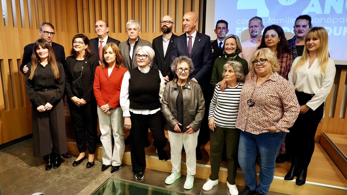 Imagen: Diferentes instituciones y representantes de organizaciones vinculadas al ámbito social arropan a la Fundación Isadora Duncan en su 40 aniversario / ICAL-Campillo