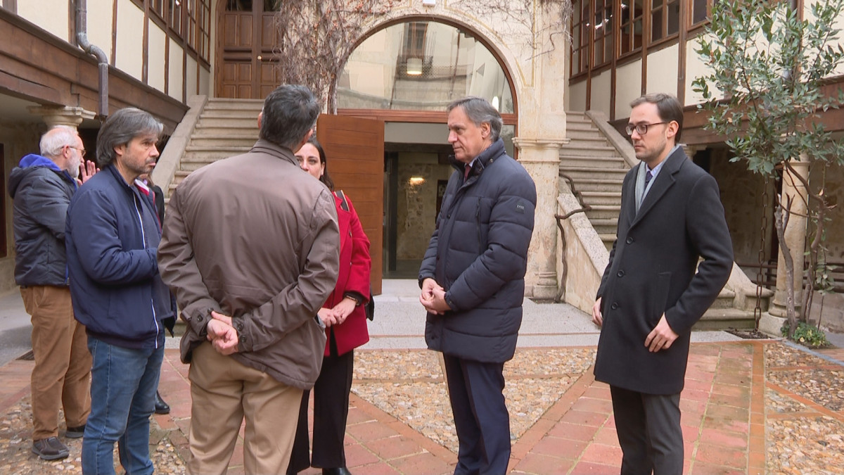 Imagen: El Alcalde de Salamanca, Carlos García Carbayo, durante la inauguración del nuevo Centro de recepción de visitantes.