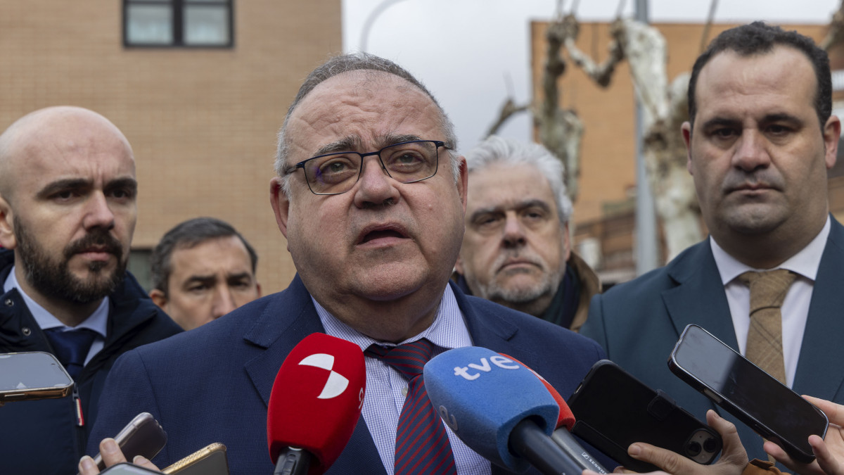 Imagen: ICAL. El consejero de Sanidad, Alejandro Vázquez, exige al gobierno de España  "consenso" para negociar el Estatuto Marco de Sanidad.