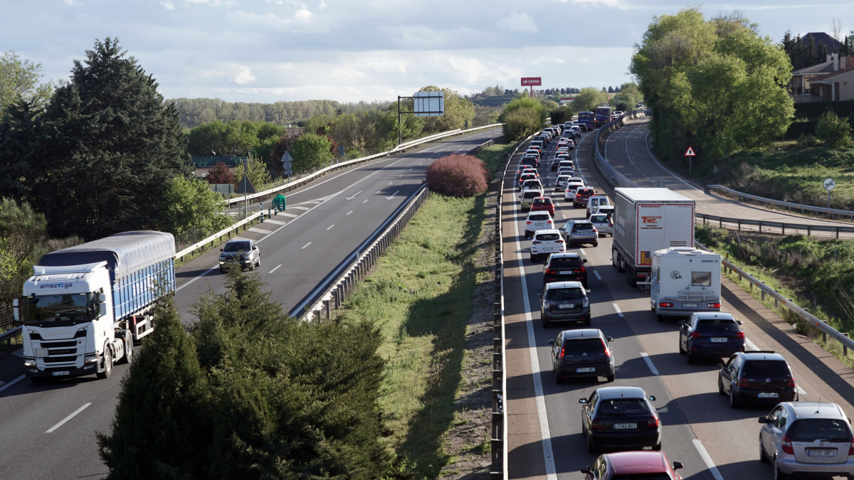 Imagen: ICAL. Operación salida de tráfico de cara a la Semana Santa.
