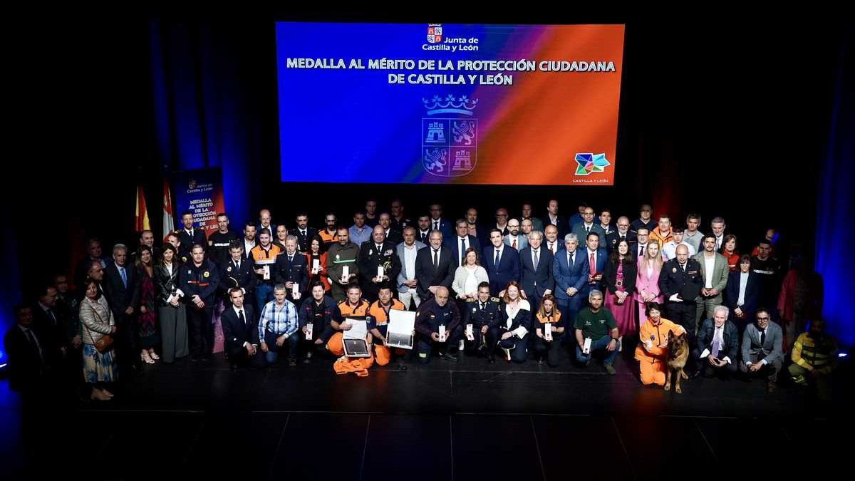 Imagen: Celebración del acto de entrega de las Medallas al Mérito de la Protección Ciudadana de Castilla y León 2024, al que asisten el consejero de Medio Ambiente, Vivienda y Ordenación del Territorio, Juan Carlos Suárez-Quiñones, y el presidente de las Cortes, Carlos Pollán