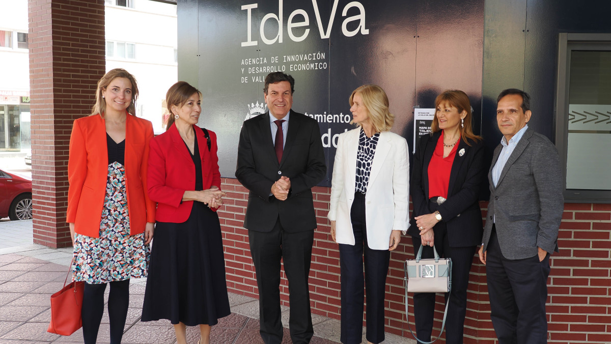 Imagen: JCyL | Representantes de la Fundación Cotec y autoridades locales en la presentación del Mapa del Talento en Valladolid.