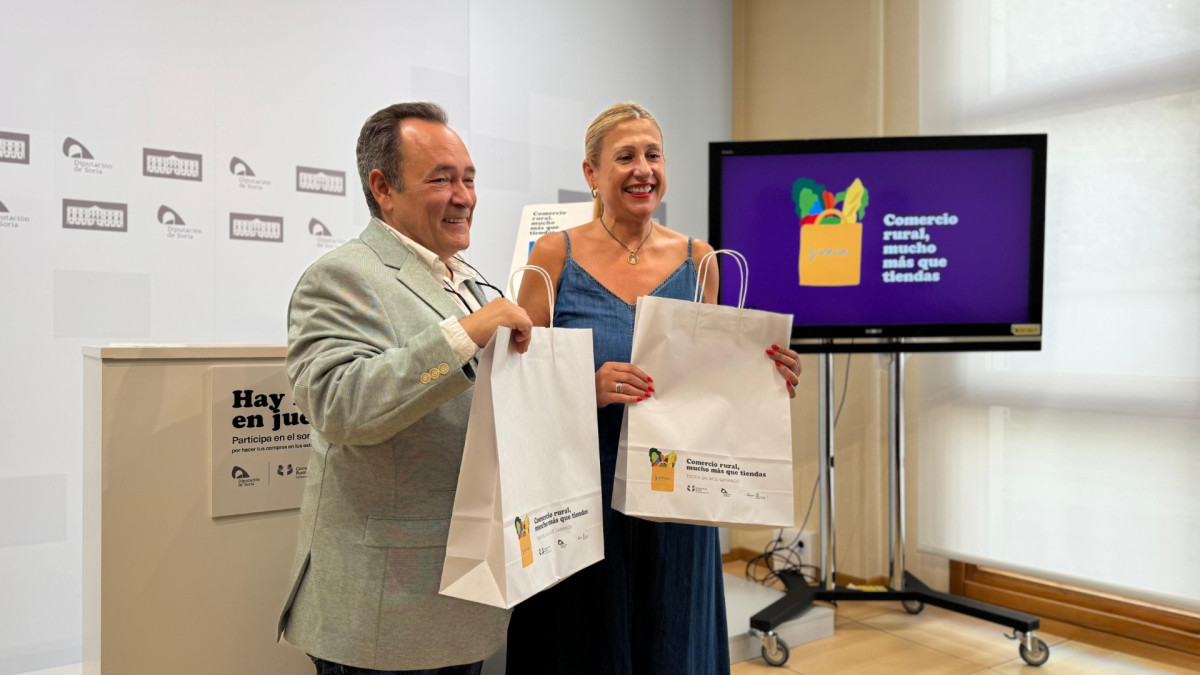 Imagen: El diputado de Desarrollo, Saturnino de Gregorio, y la delegada de la Junta de Castilla y León, Yolanda de Gregorio. 