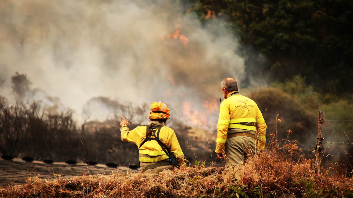 Imagen: ICAL | Castilla y León propone hacer fijos a 837 trabajadores de incendios