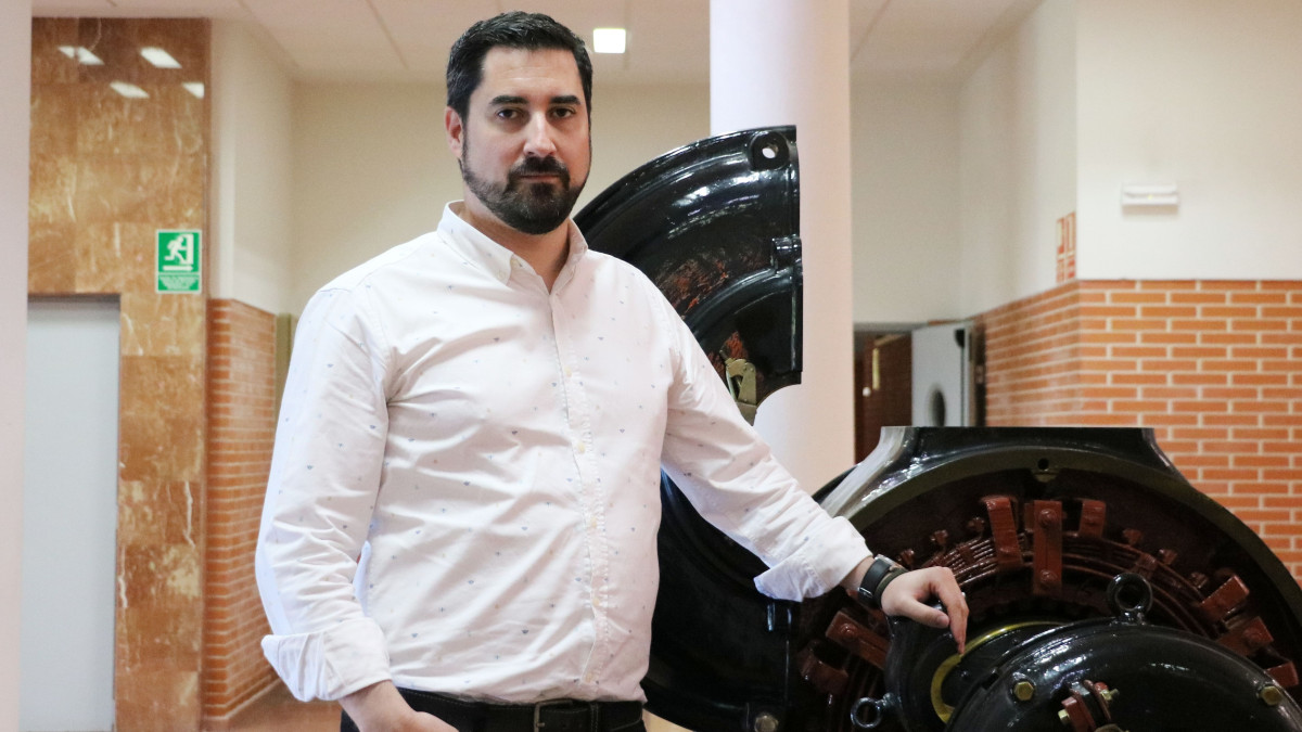 Imagen: Miguel de Simón Martín, experto en Ingeniería Eléctrica de la Universidad de León, analiza el riesgo de un nuevo apagón eléctrico y las medidas propuestas por Red Eléctrica de España.