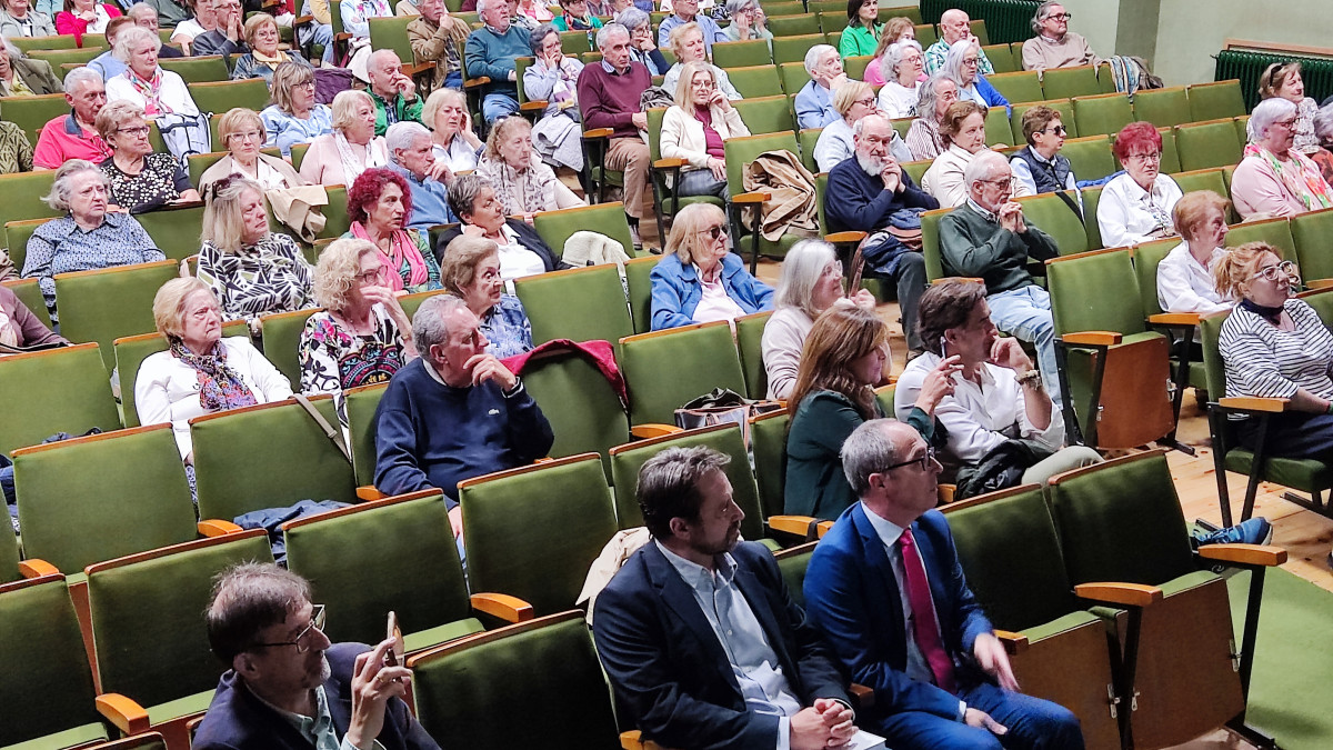 Imagen: El acto de apertura del curso tuvo lugar en el salón de actos de la Escuela Universitaria